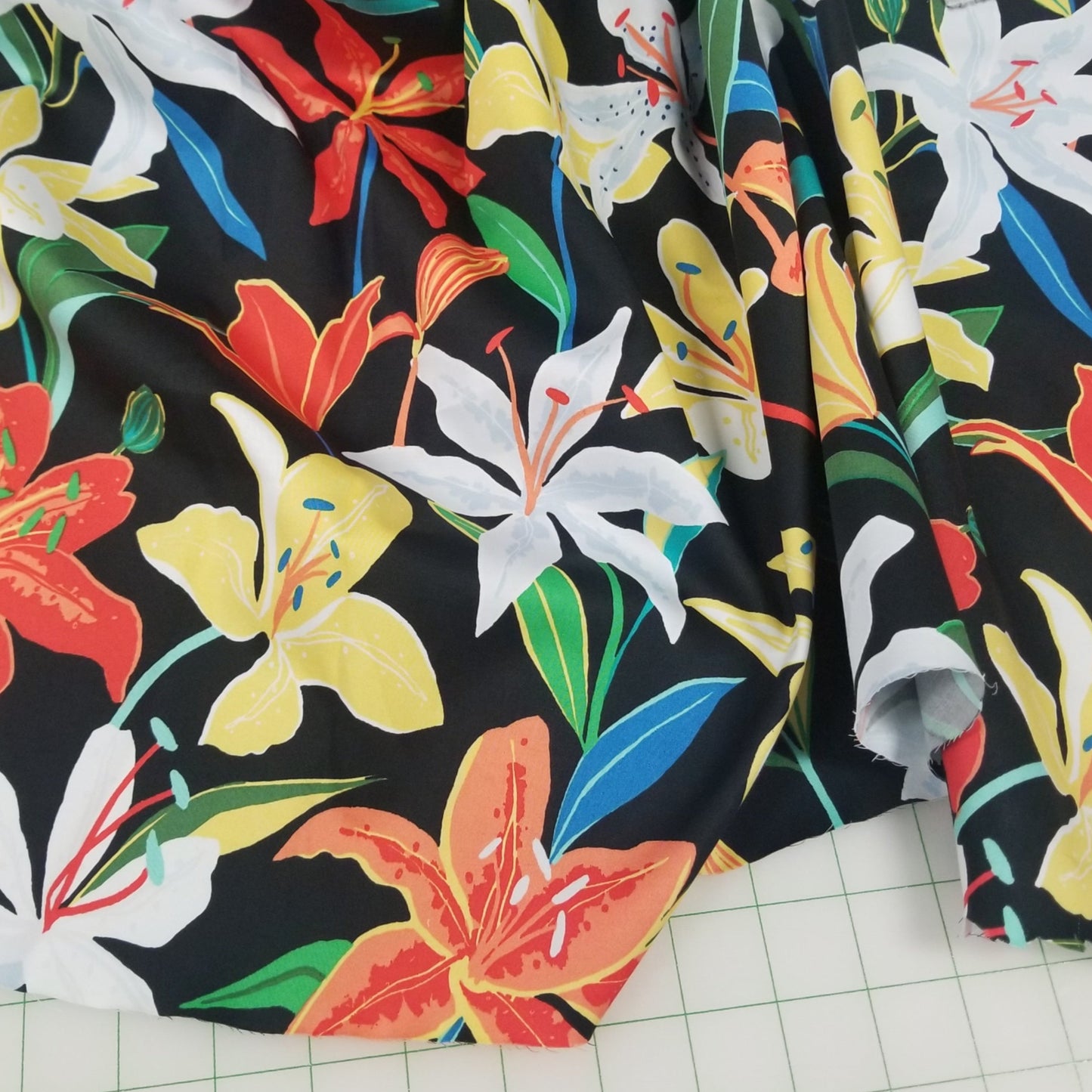 End of bolt: 3.5 yards of Designer Europe Deadstock Cotton Spandex Resortwear Floral Lilies Poplin Woven- remnant