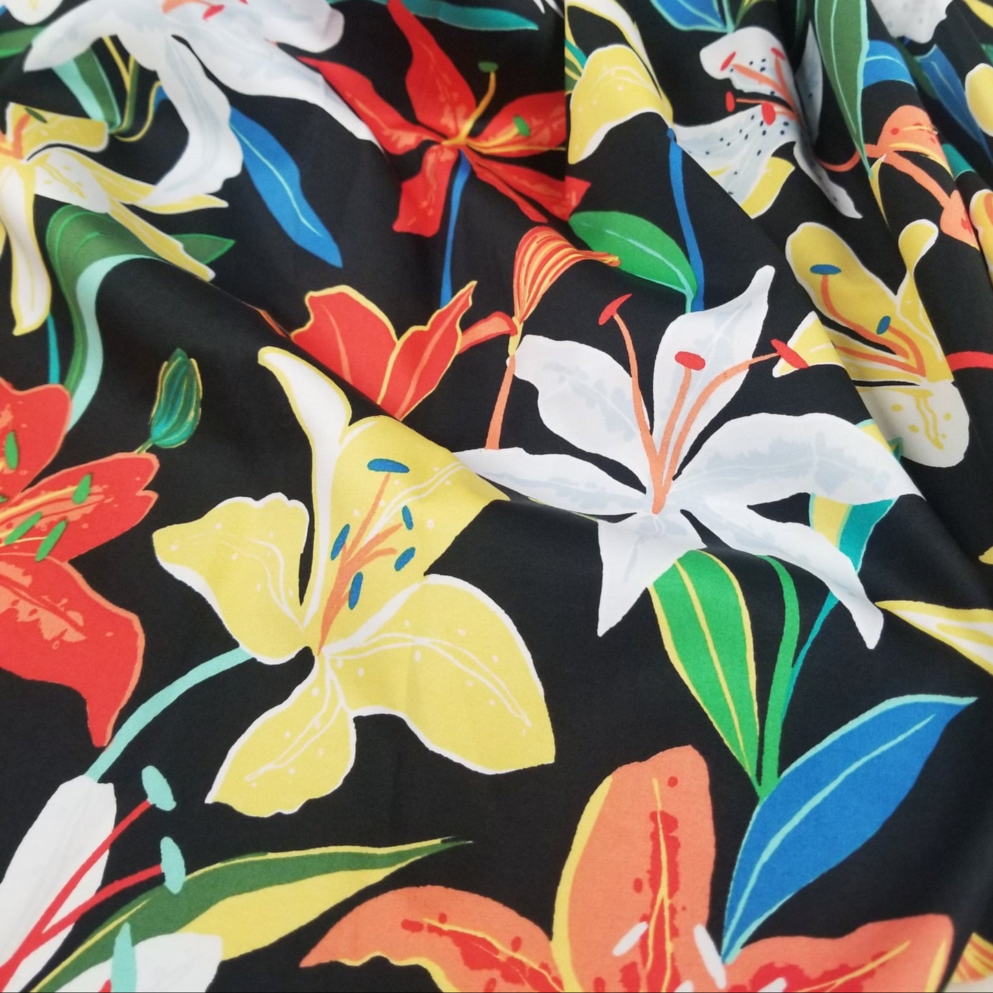End of bolt: 3.5 yards of Designer Europe Deadstock Cotton Spandex Resortwear Floral Lilies Poplin Woven- remnant