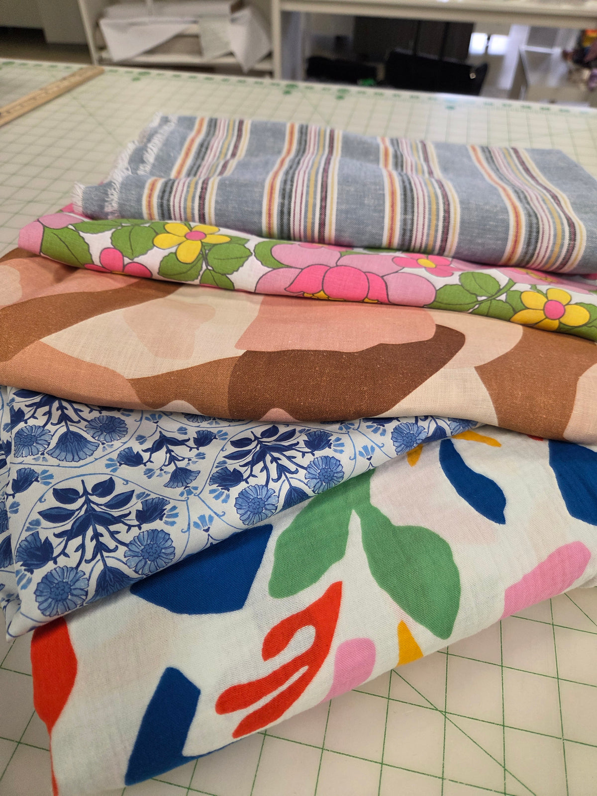 Online Apparel Fabric Case pack: 10 yard pack of 5 Garment Fabrics (1 to 3 yard cuts) -As Pictured