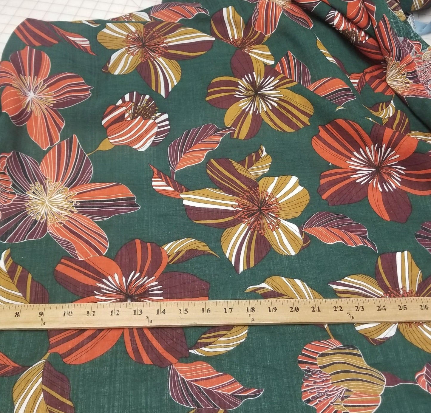 End of Bolt : 3-1/4th yards of Designer Deadstock Hunter Green Florals Cotton Lawn 2.36 oz - Remnant