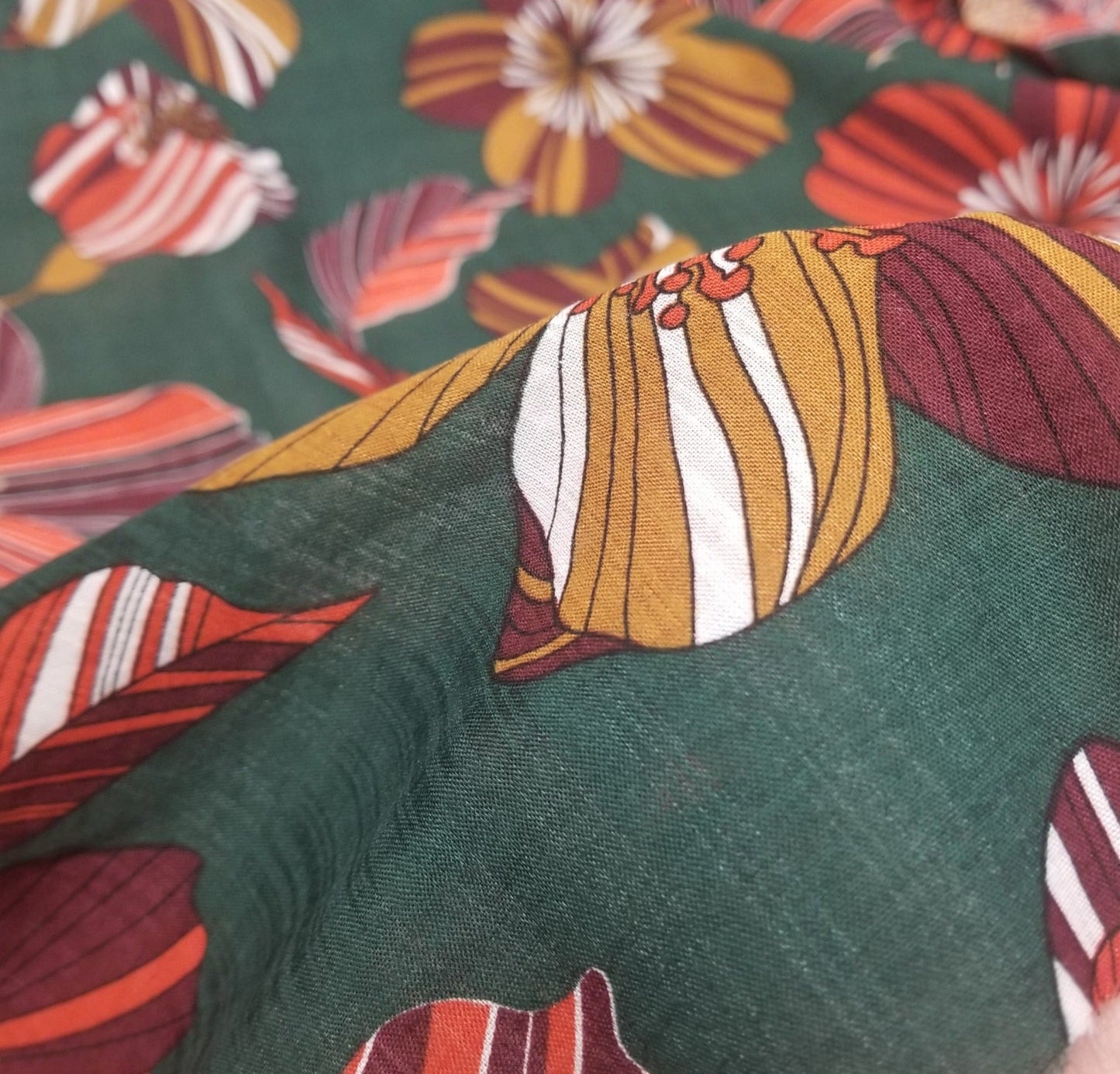 End of Bolt : 3-1/4th yards of Designer Deadstock Hunter Green Florals Cotton Lawn 2.36 oz - Remnant