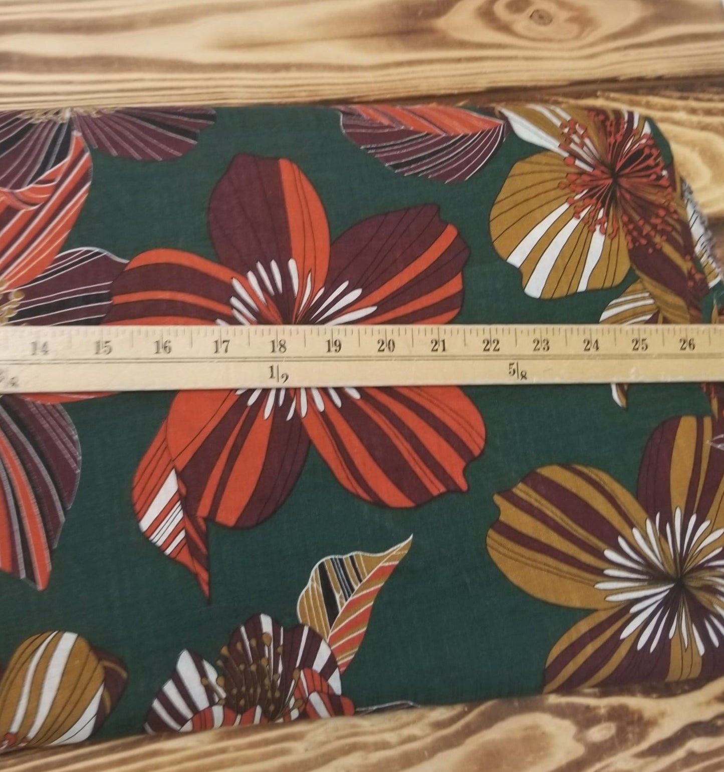 End of Bolt : 3-1/4th yards of Designer Deadstock Hunter Green Florals Cotton Lawn 2.36 oz - Remnant