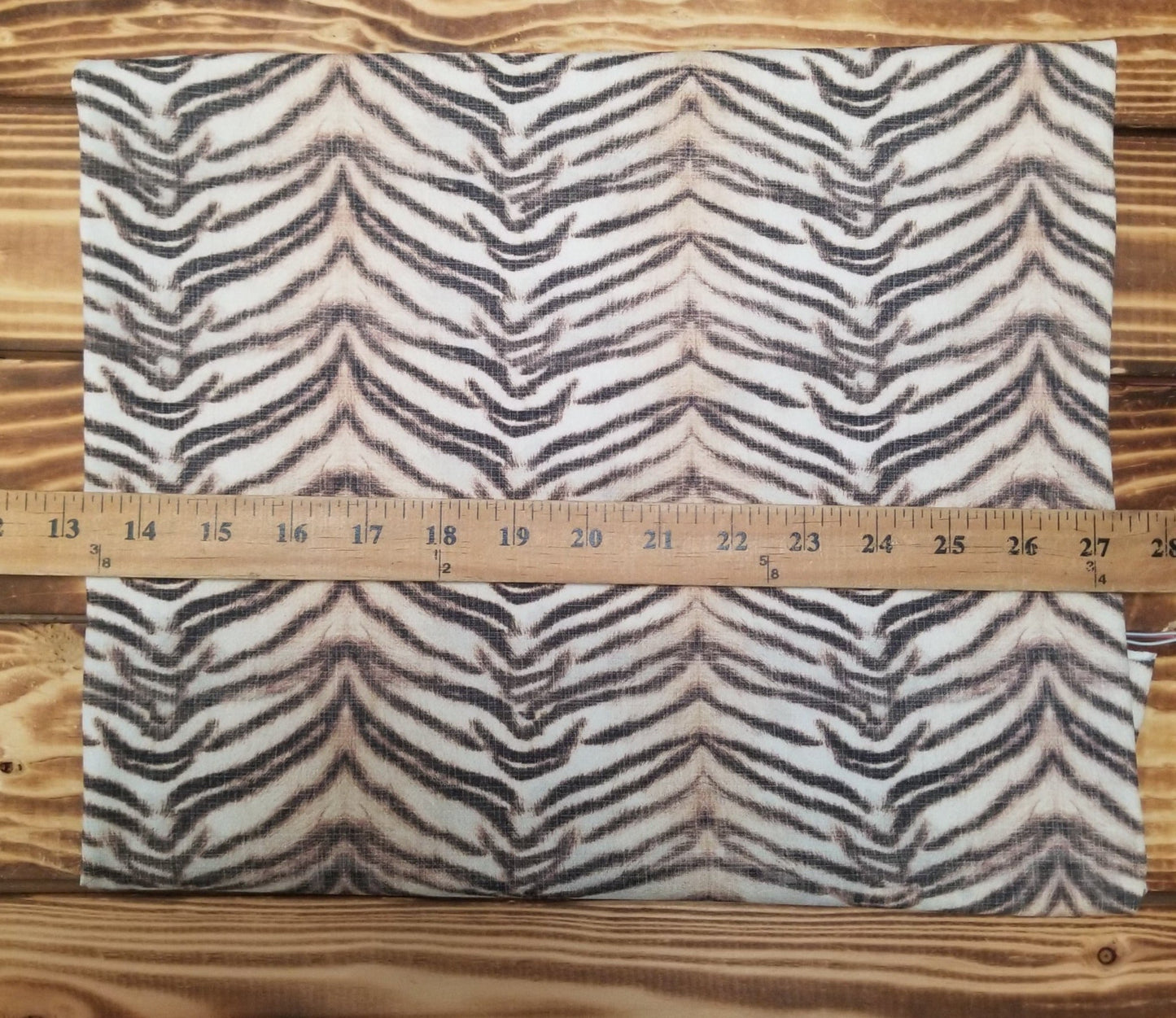 LA FINCH 5 Yard precuts: 5 yards of Designer Deadstock Premium Spandex Textured Cross Hatch Matte  Animal Print Performance/Activewear Knit