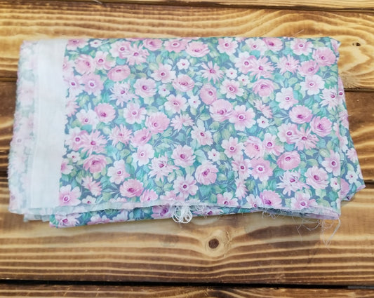 End of Bolt: 1-3/8th yards of London Calling 9 Lavender Floral Garden Cotton Lawn-Remnant