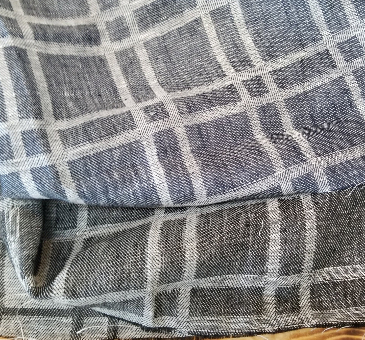 FABRIC SWATCH of Designer Deadstock Windowpane Plaid Black and Gray Linen Jacquard Reversible Woven