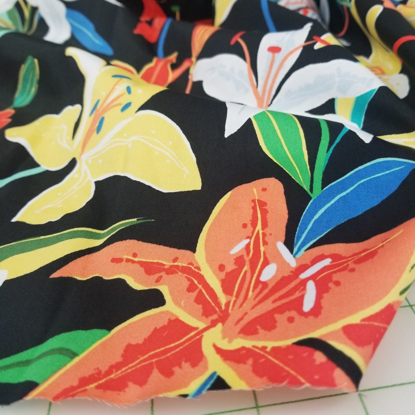 End of bolt: 3.5 yards of Designer Europe Deadstock Cotton Spandex Resortwear Floral Lilies Poplin Woven- remnant
