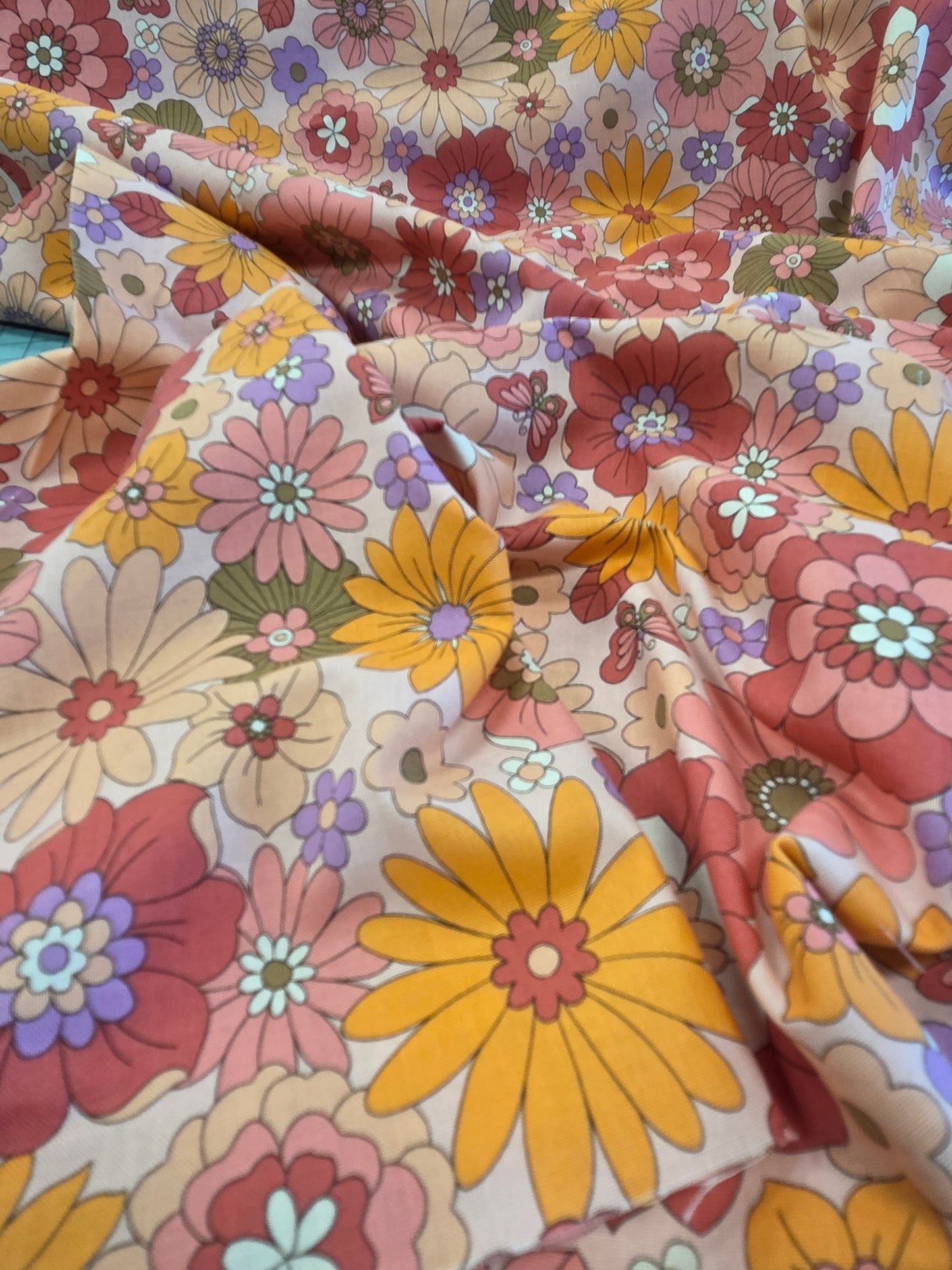 Japan Import Fabric : 70's Pop Art Orange And Red Flowers Cosmo Un/No Cotton Woven-by the yard