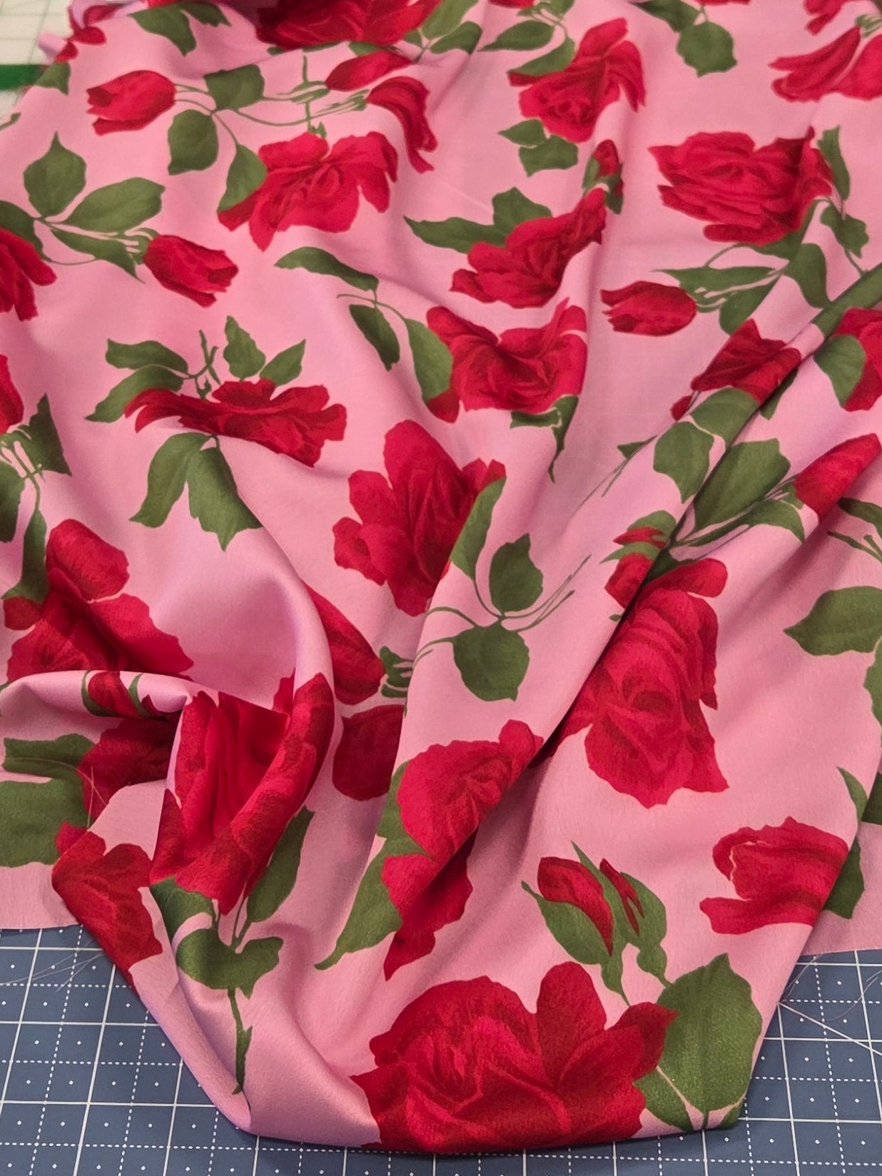 heathrob floral luxe satin woven with roses
