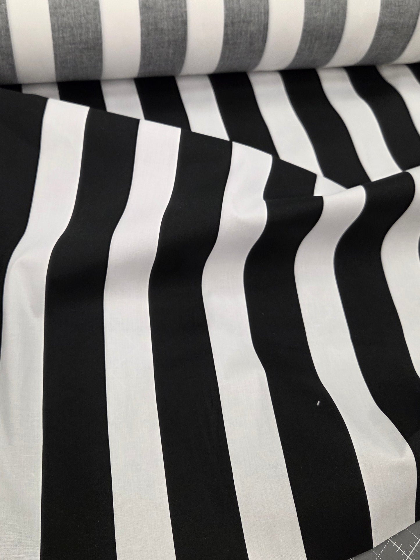 black and white cotton spandex poplin