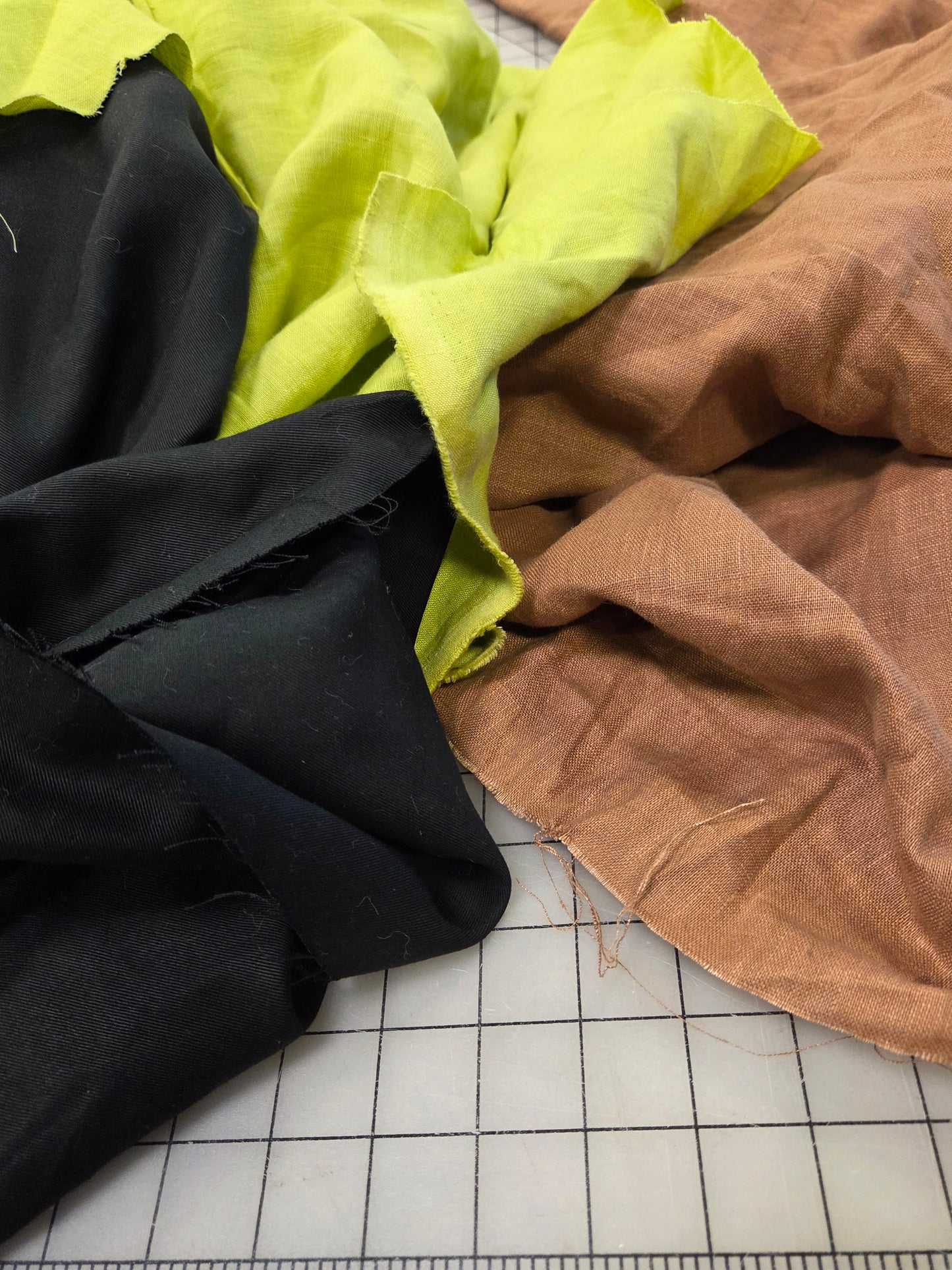 August Online Bundle Box: 5 yards of Tencel Twill and Linen Solids- As pictured